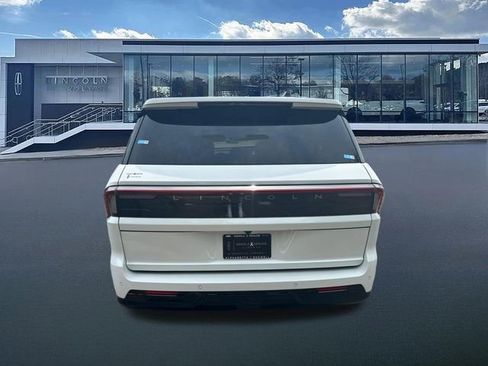 New 2026 Lincoln Navigator L Premier AWD/4WD image 7
