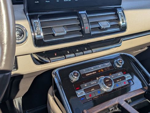 Used 2022 Lincoln Navigator Reserve AWD/4WD image 12