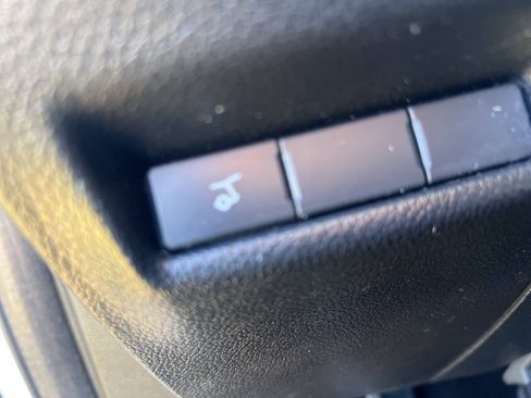 Used 2018 Ford Explorer XLT w/ Equipment Group 202A AWD/4WD image 45