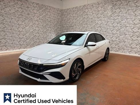 Certified 2025 Hyundai Elantra SEL FWD image 3