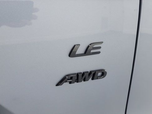 Certified 2022 Toyota Corolla Cross LE image 10