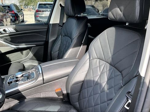 Used 2026 BMW X7 xDrive40i image 8