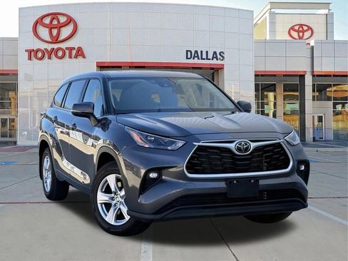 Used 2024 Toyota Highlander LE image 1
