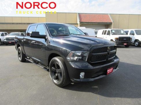 Used 2017 RAM 1500 Express w/ Black Ram 1500 Express Group image 9