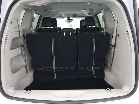 Used 2024 Chrysler Pacifica Touring-L FWD image 27
