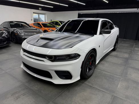 Used 2017 Dodge Charger R/T image 1