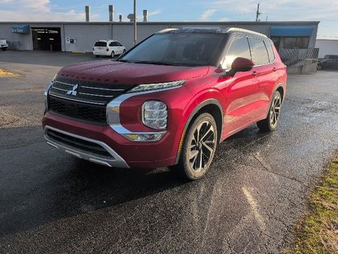 Used 2024 Mitsubishi Outlander SEL Black Edition image 2