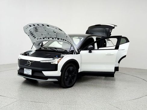 New 2026 Volvo EX30 Cross Country Ultra image 9
