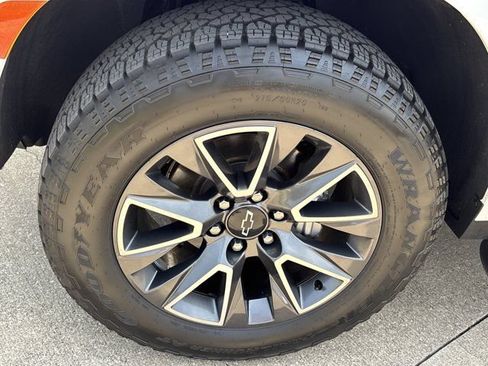 Used 2022 Chevrolet Tahoe Z71 w/ Luxury Package AWD/4WD image 14