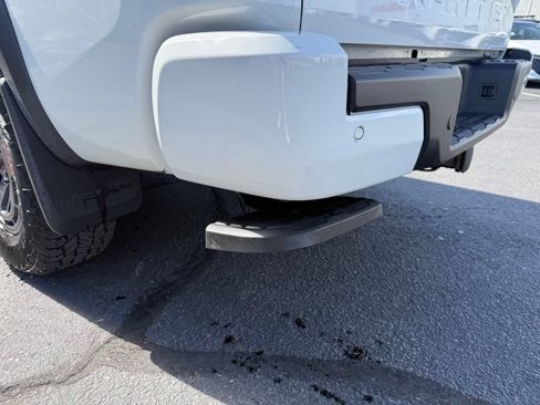 Used 2025 Nissan Frontier PRO-4X AWD/4WD image 10