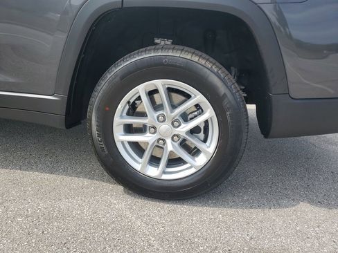 New 2025 Jeep Grand Cherokee L Laredo image 6