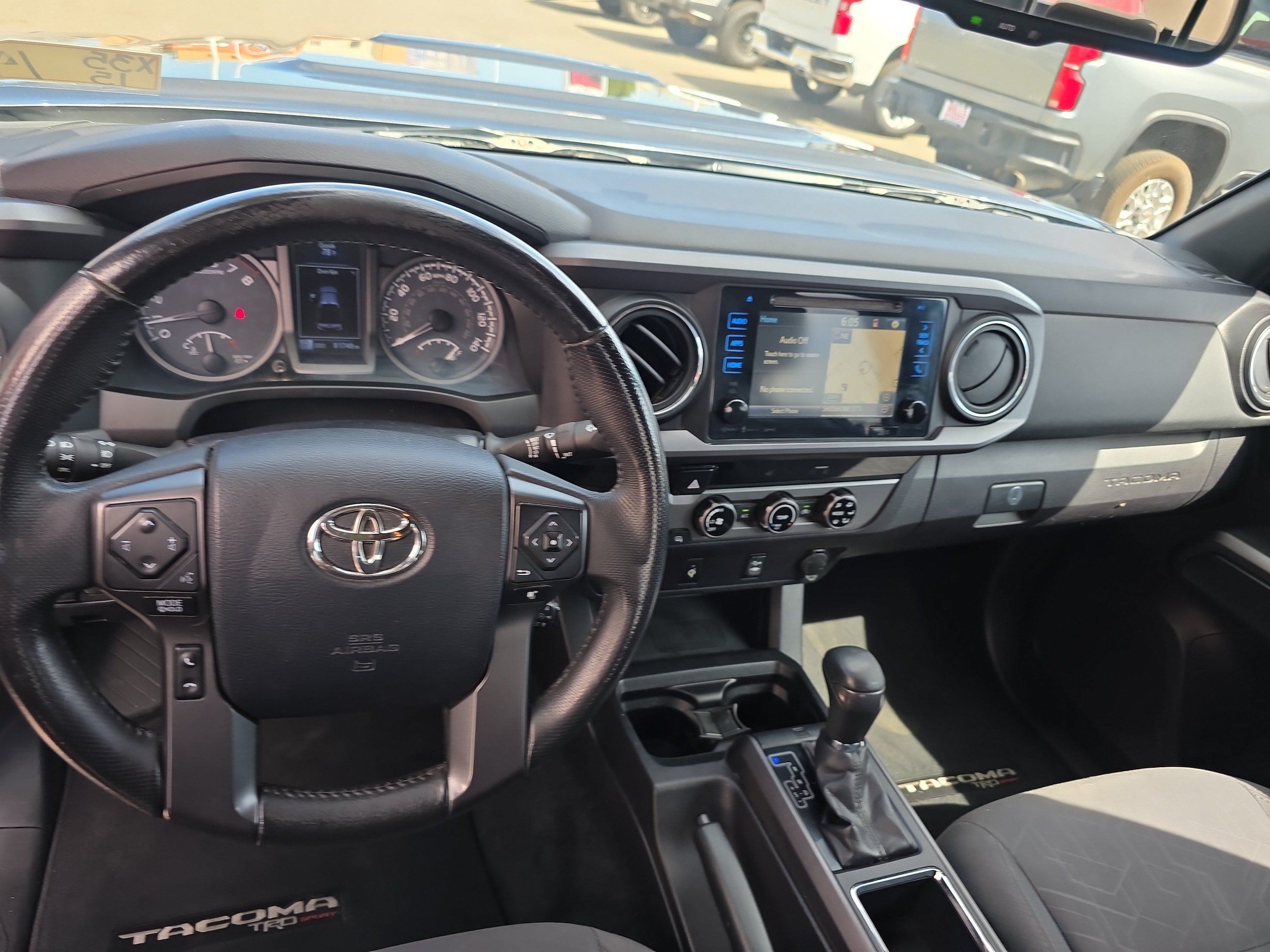 Used 2017 Toyota Tacoma TRD Sport w/ Tow Package (A/T) AWD/4WD image 3