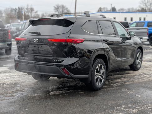Used 2023 Toyota Highlander XLE image 9