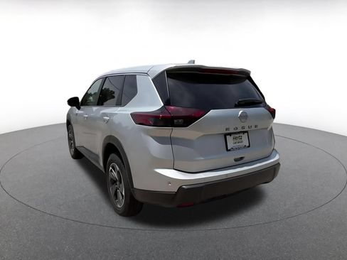 Used 2025 Nissan Rogue SV FWD image 11