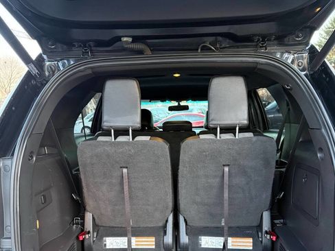 Used 2015 Ford Explorer XLT w/ Equipment Group 202A image 18