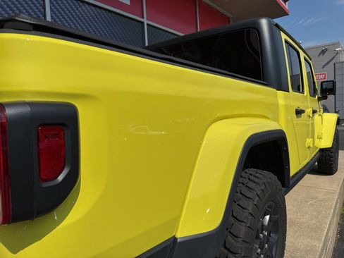 Used 2023 Jeep Gladiator Willys image 6