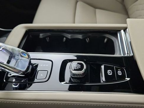 Certified 2026 Volvo XC90 B6 Plus w/ Protection Package Premier AWD/4WD image 17