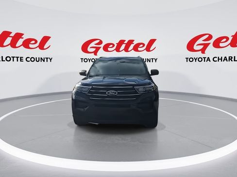 Used 2024 Ford Explorer XLT image 3