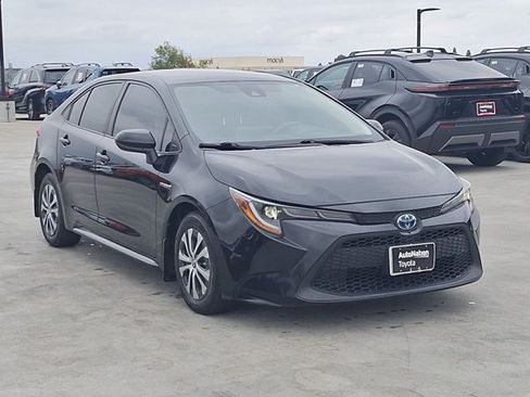Used 2021 Toyota Corolla LE FWD image 3