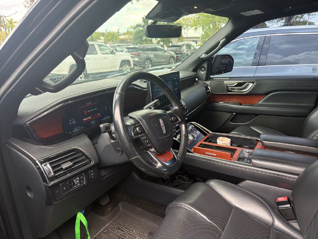 Used 2022 Lincoln Navigator 2WD image 5