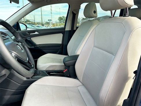 Used 2020 Volkswagen Tiguan SE image 8