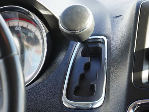 Used 2017 Dodge Grand Caravan SE w/ UConnect Hands-Free Group image 37