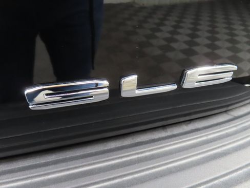 Used 2023 GMC Yukon SLE image 44