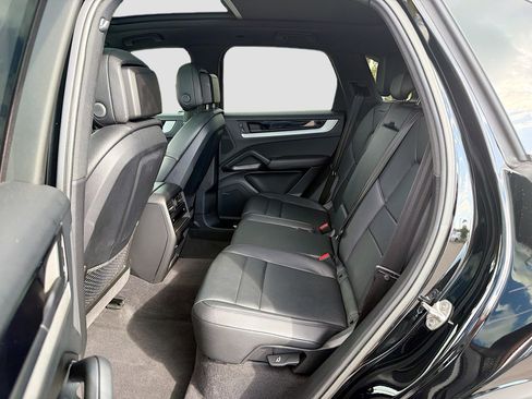 Used 2024 Porsche Cayenne image 22