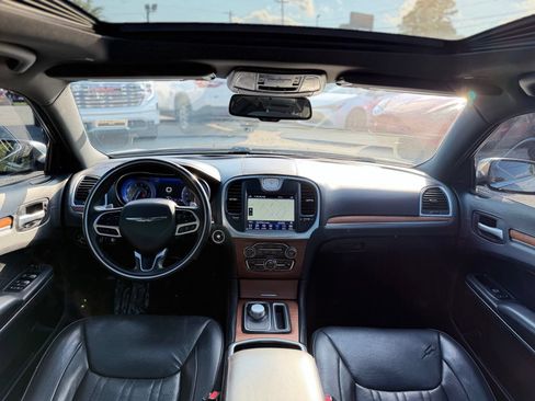 Used 2018 Chrysler 300 C w/ Safetytec Plus Group RWD image 30