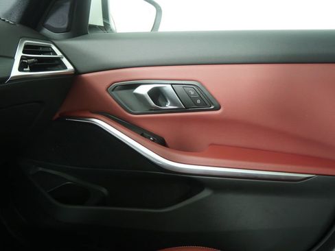 Certified 2025 BMW 330i Sedan image 30