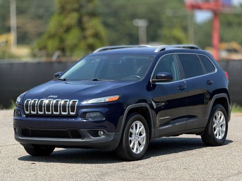 Used 2016 Jeep Cherokee Latitude AWD/4WD image 6