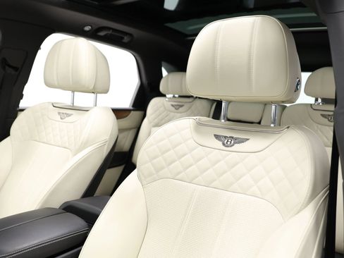 Used 2018 Bentley Bentayga Onyx Edition AWD/4WD image 19