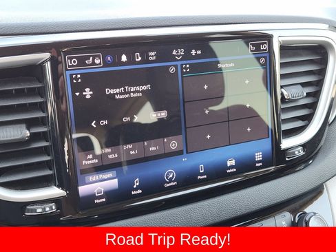 Used 2024 Chrysler Pacifica Touring-L FWD image 23