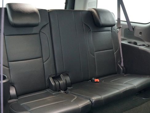 Used 2017 Chevrolet Suburban LT RWD image 32