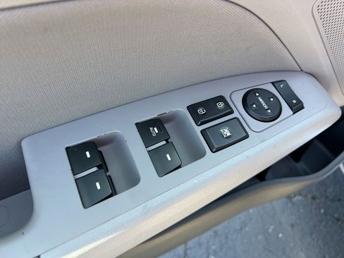 Used 2020 Hyundai Elantra Value Edition FWD image 16
