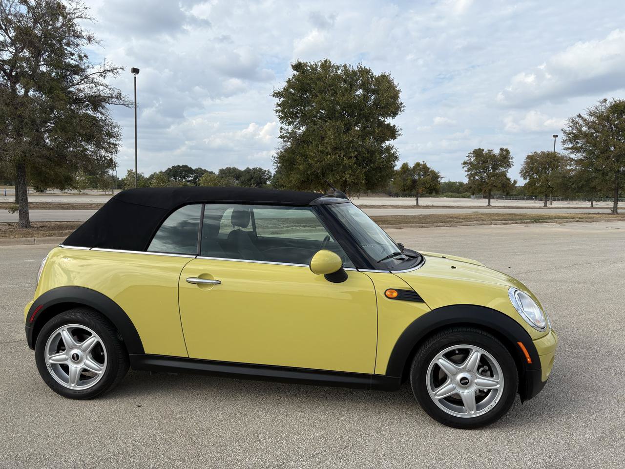Used 2009 MINI Cooper Convertible FWD image 53