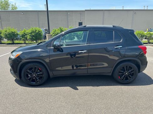 Used 2018 Chevrolet Trax LT w/ Redline Edition FWD image 9