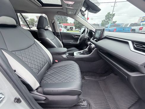 Used 2022 Toyota RAV4 XLE w/ Convenience Package FWD image 25