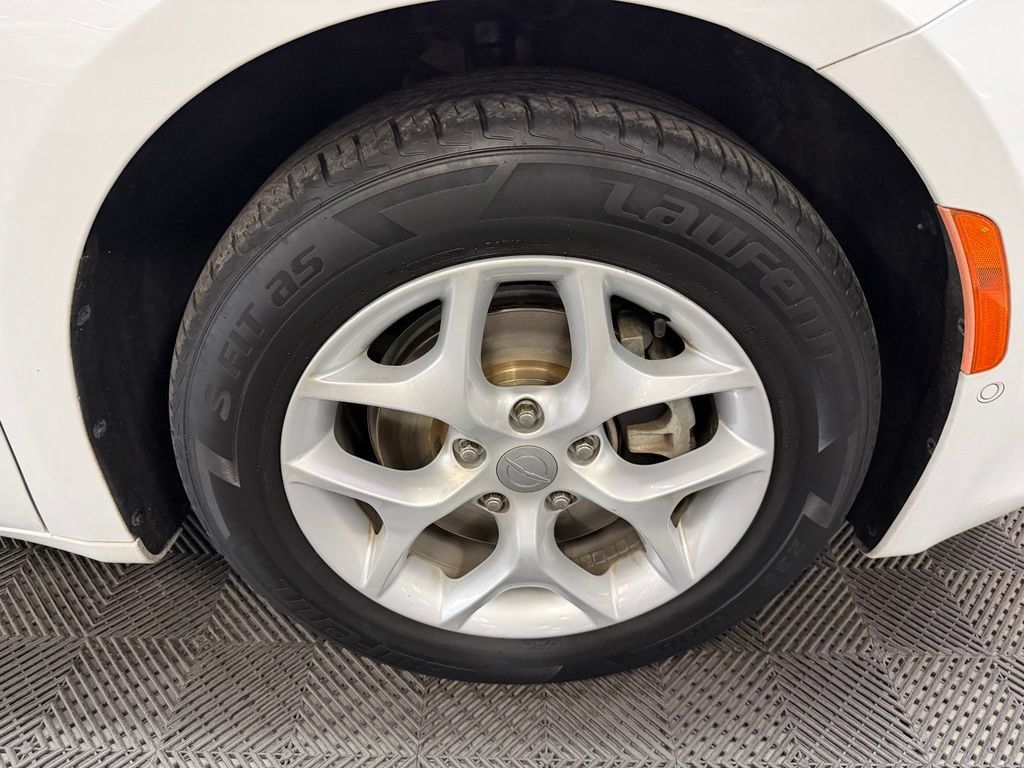 Used 2018 Chrysler Pacifica Touring-L Plus w/ Advanced Safetytec Group FWD image 18
