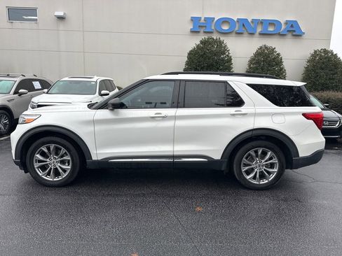 Used 2022 Ford Explorer XLT w/ Equipment Group 202A image 6