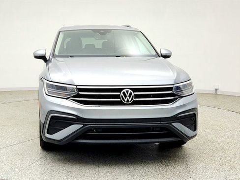 Used 2023 Volkswagen Tiguan SE FWD image 2