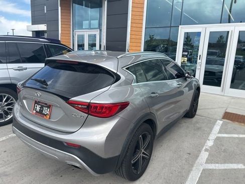 Used 2017 INFINITI QX30 Premium w/ Navigation Package AWD/4WD image 4