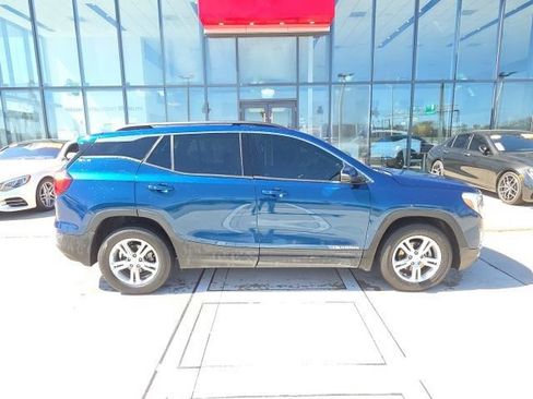 Used 2019 GMC Terrain SLE w/ Driver Convenience Package image 3