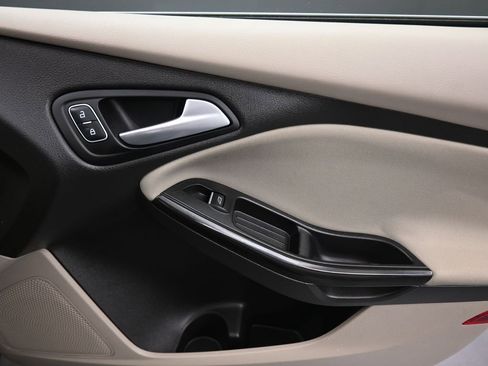 Used 2016 Ford Focus Electric Hatchback image 39