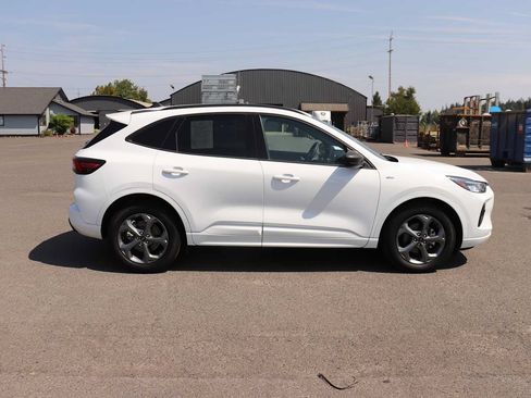 Used 2023 Ford Escape ST-Line w/ Equipment Group 301A FWD image 4