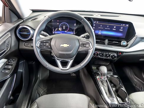 Used 2025 Chevrolet Trax LT w/ Driver Confidence Package FWD image 12