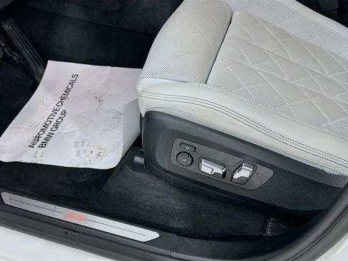 Used 2023 BMW X7 xDrive40i w/ Premium Package AWD/4WD image 27