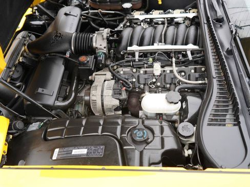Used 2000 Chevrolet Corvette Convertible w/ Memory Pkg RWD image 90