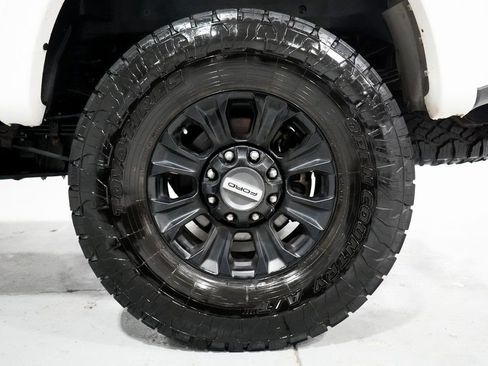Used 2020 Ford F350 Platinum w/ Tremor Off-Road Package image 42