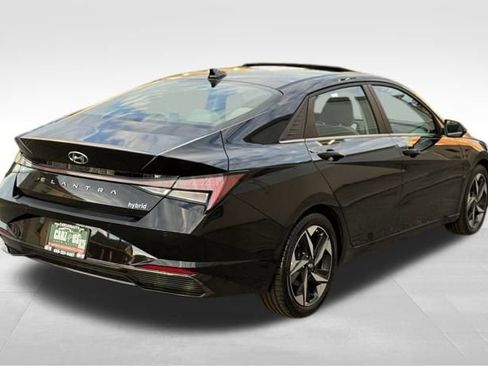 Used 2022 Hyundai Elantra Limited image 6